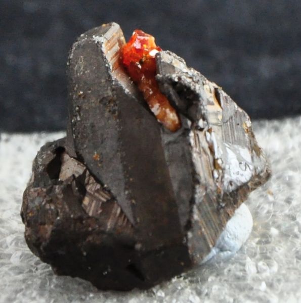 Scheelita na Pirrotita MINERAL PEDRA COLEÇÃO Scheelite on Pyrrhotite BRAZIL. Cód.020M