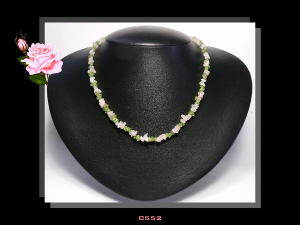 Colar Médio Clássico Quartzo Rosa e Olivinas Bijoux Fina Cód.552C