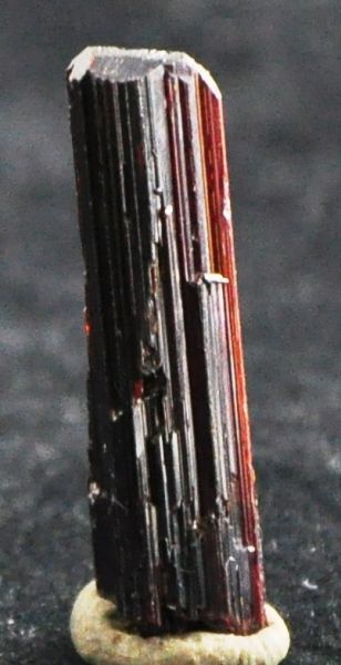 RUTILO EM BLOCO ÚNICO COMPACTO MINERAL DE COLEÇÃO BRUMADO BAHIA RUTIL GEMSTONE BRAZIL. Cód.023M