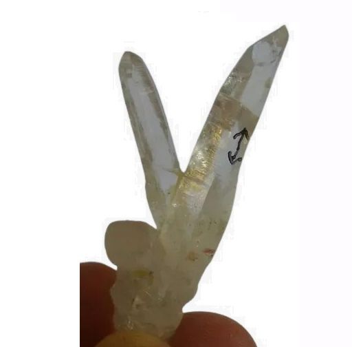 PONTAS DE QUARTZO SOBREPOSTAS COM CRESCIMENTO CRUZADO LEMBRANDO QUARTZO LEI DO JAPÃO