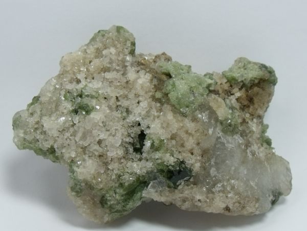 DIOPSÍDIO NO QUARTZO MINERAL PEDRA COLLECTION DIOPSIDE ON QUARTZ BRAZIL Cód.2277